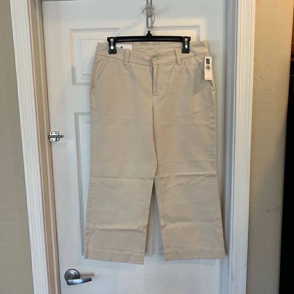GAP Modern Fit Capris Size 6 New With Tag